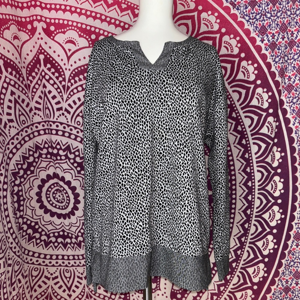 Liz Claiborne Leopard Print Crew V Neck Long Sleeve Sweater Women’s Size Medium